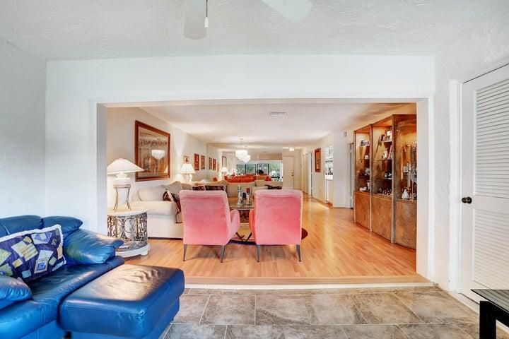 На продажу: $54,900 (2 спален, 2 ванн, 1661 Квадратных фут)