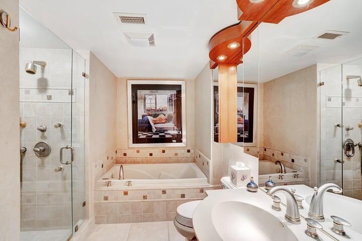 На продажу: $54,900 (2 спален, 2 ванн, 1661 Квадратных фут)