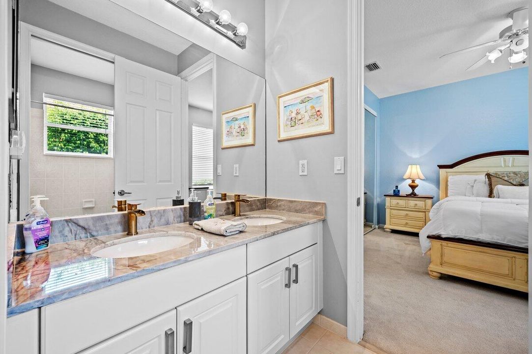 Activo con contrato: $10,000 (4 camas, 3 baños, 3117 Pies cuadrados)