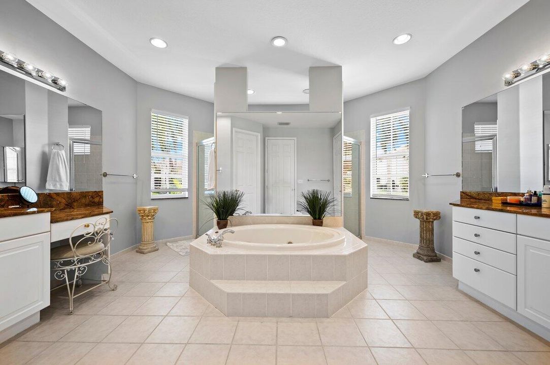 Activo con contrato: $10,000 (4 camas, 3 baños, 3117 Pies cuadrados)