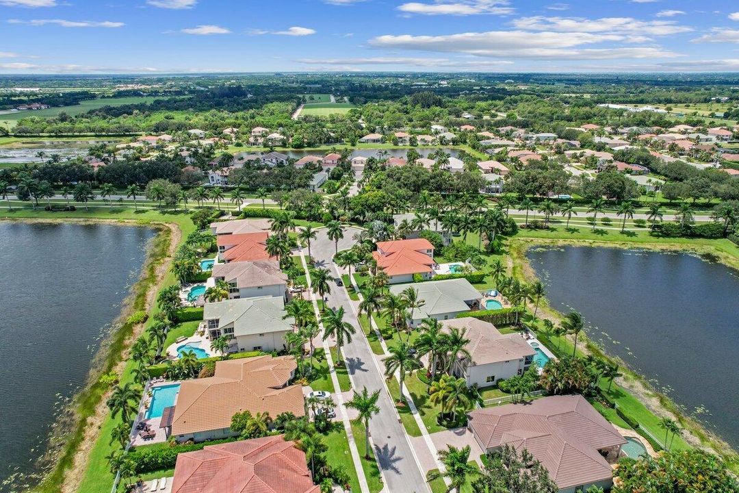 Activo con contrato: $10,000 (4 camas, 3 baños, 3117 Pies cuadrados)