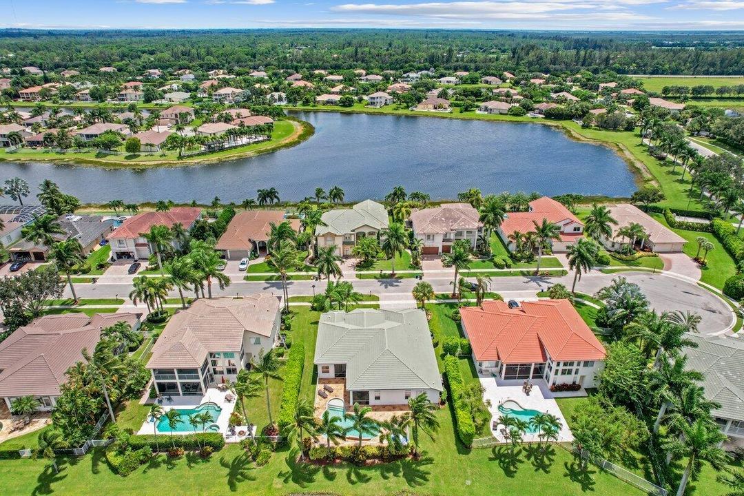 Activo con contrato: $10,000 (4 camas, 3 baños, 3117 Pies cuadrados)