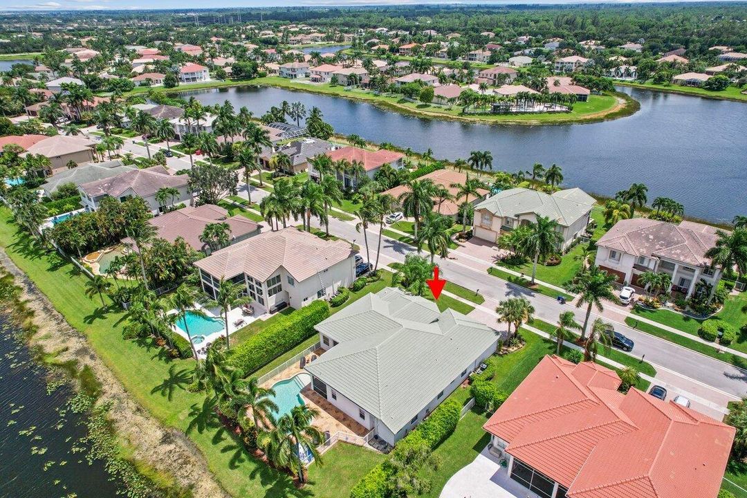 Activo con contrato: $10,000 (4 camas, 3 baños, 3117 Pies cuadrados)