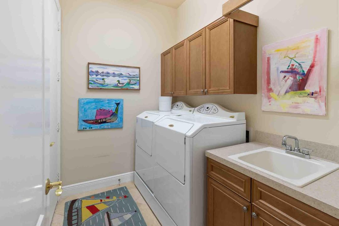 На продажу: $669,000 (3 спален, 2 ванн, 2216 Квадратных фут)