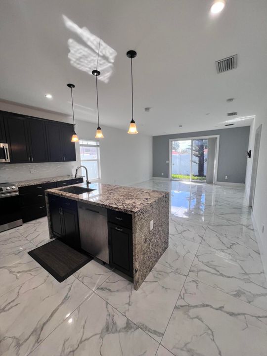 На продажу: $505,000 (3 спален, 2 ванн, 1422 Квадратных фут)