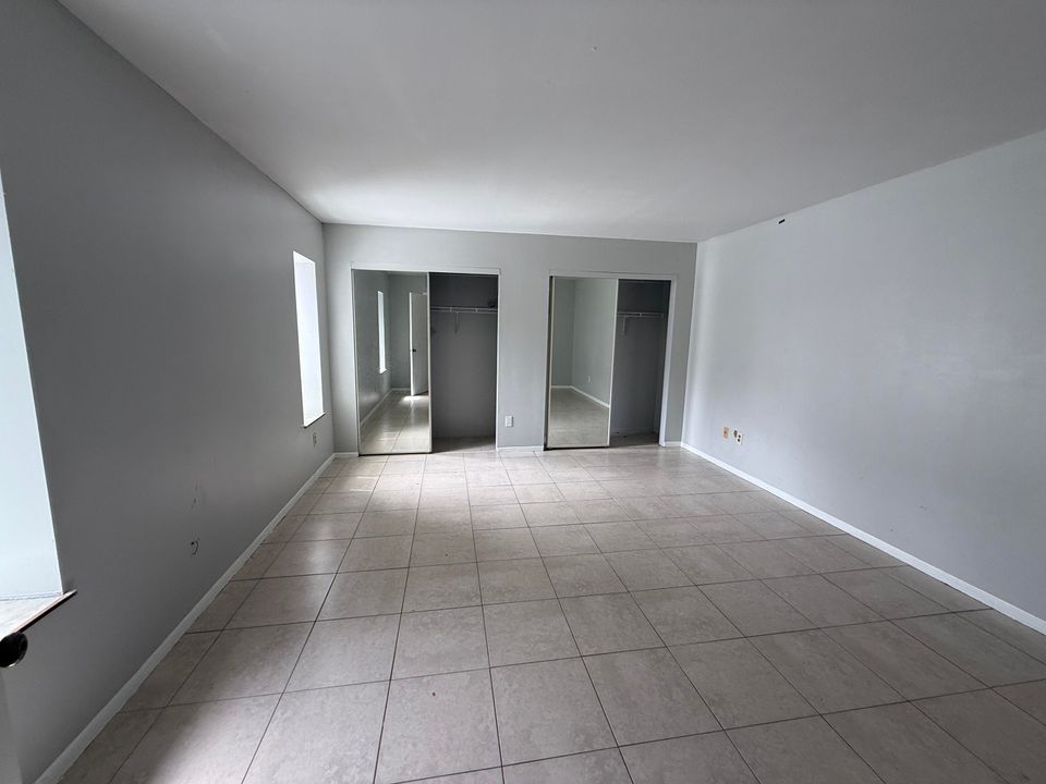 Active With Contract: $2,000 (2 beds, 2 baths, 1428 Square Feet)