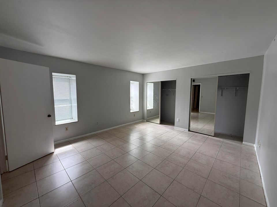 Active With Contract: $2,000 (2 beds, 2 baths, 1428 Square Feet)