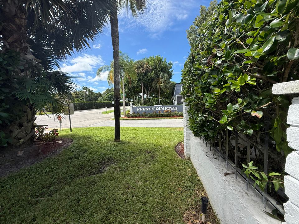 Active With Contract: $2,000 (2 beds, 2 baths, 1428 Square Feet)