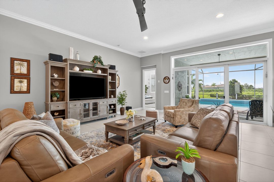 For Sale: $849,000 (3 beds, 3 baths, 3000 Square Feet)