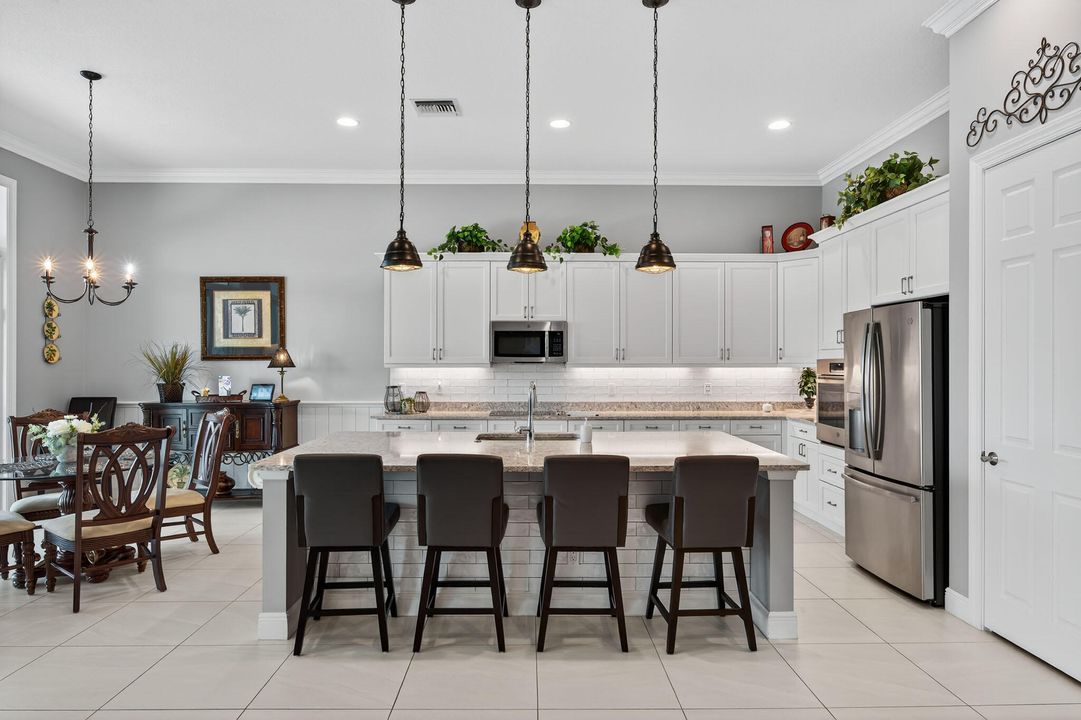 For Sale: $849,000 (3 beds, 3 baths, 3000 Square Feet)