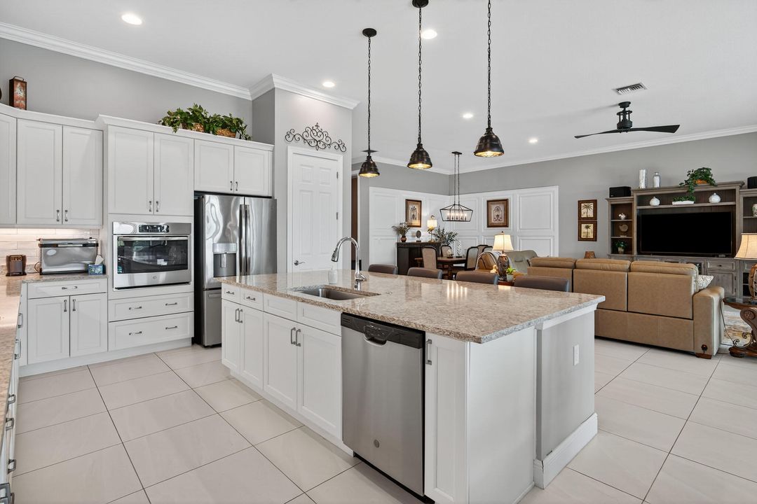 For Sale: $849,000 (3 beds, 3 baths, 3000 Square Feet)