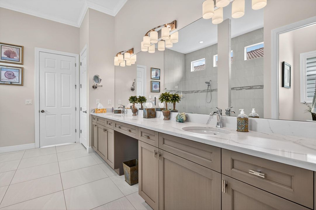 For Sale: $849,000 (3 beds, 3 baths, 3000 Square Feet)