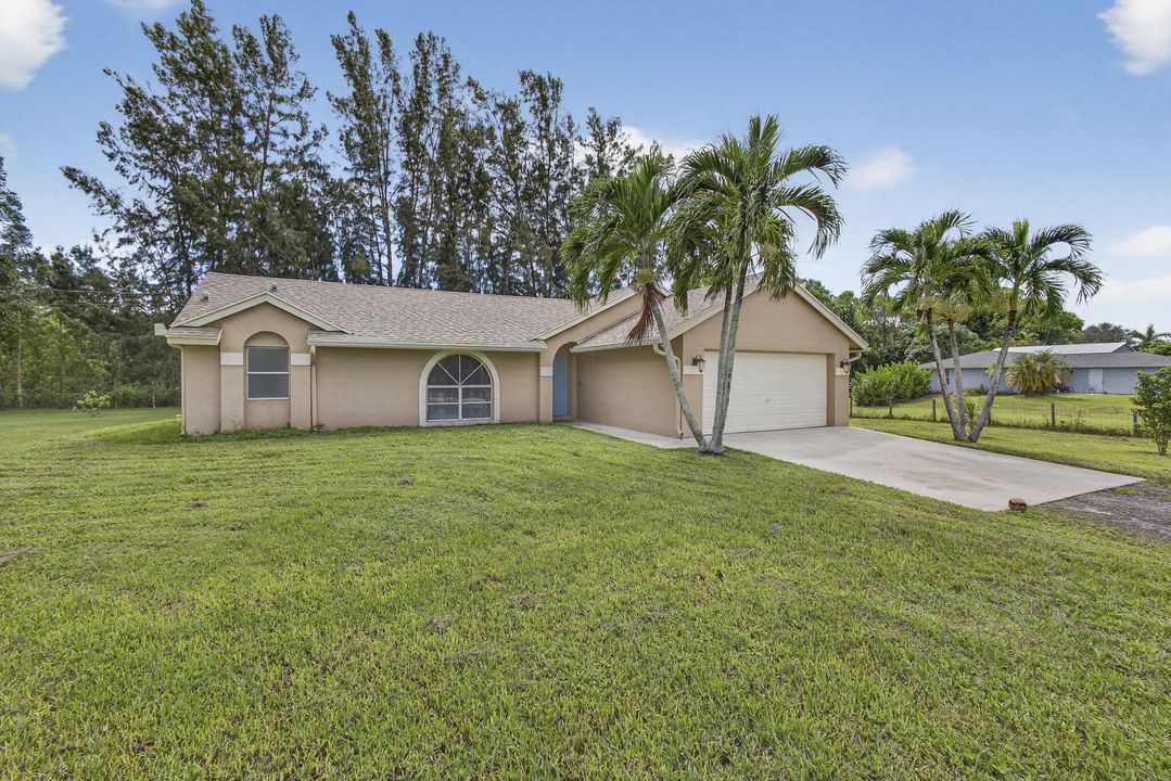 合同活跃: $600,000 (3 贝兹, 2 浴室, 1449 平方英尺)