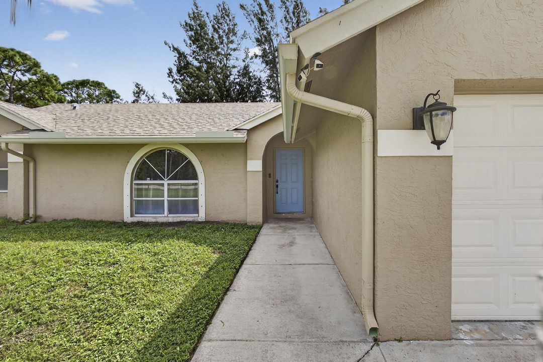 合同活跃: $600,000 (3 贝兹, 2 浴室, 1449 平方英尺)