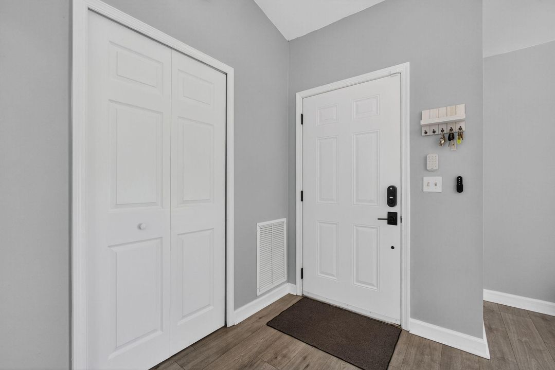 合同活跃: $600,000 (3 贝兹, 2 浴室, 1449 平方英尺)