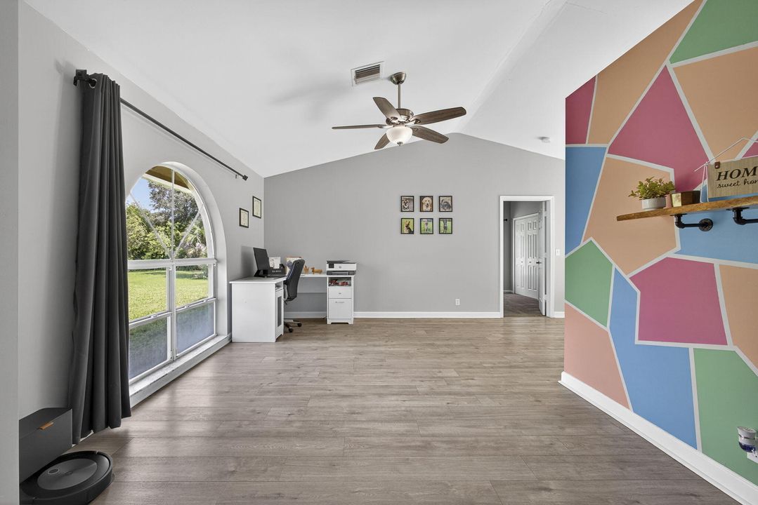 合同活跃: $600,000 (3 贝兹, 2 浴室, 1449 平方英尺)