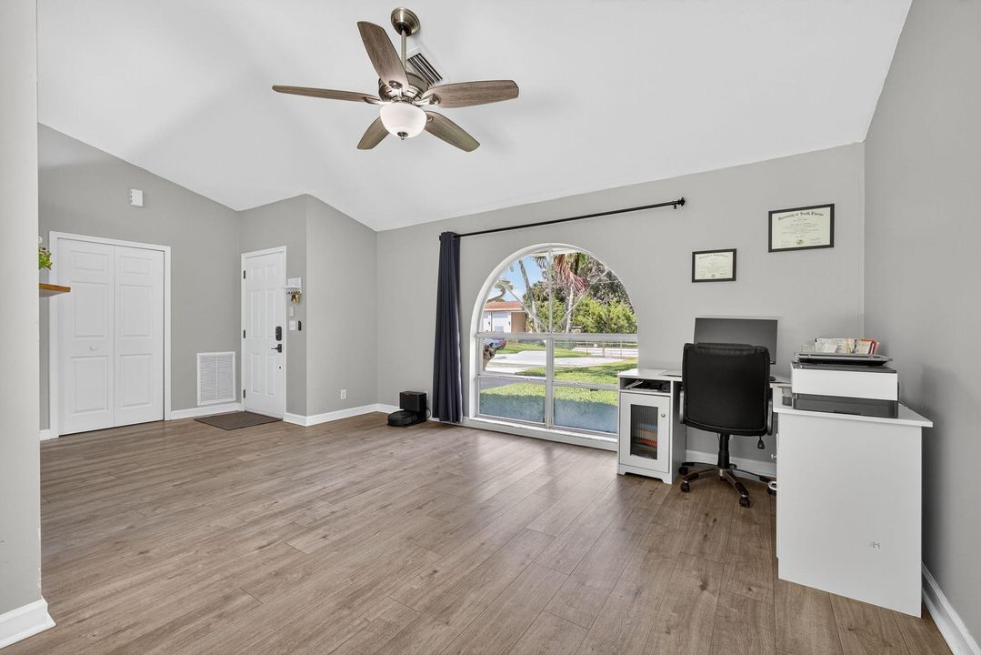 合同活跃: $600,000 (3 贝兹, 2 浴室, 1449 平方英尺)