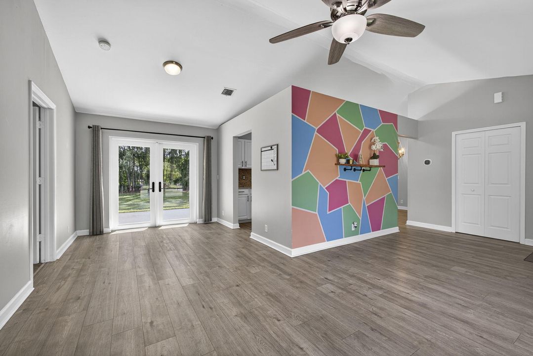 合同活跃: $600,000 (3 贝兹, 2 浴室, 1449 平方英尺)