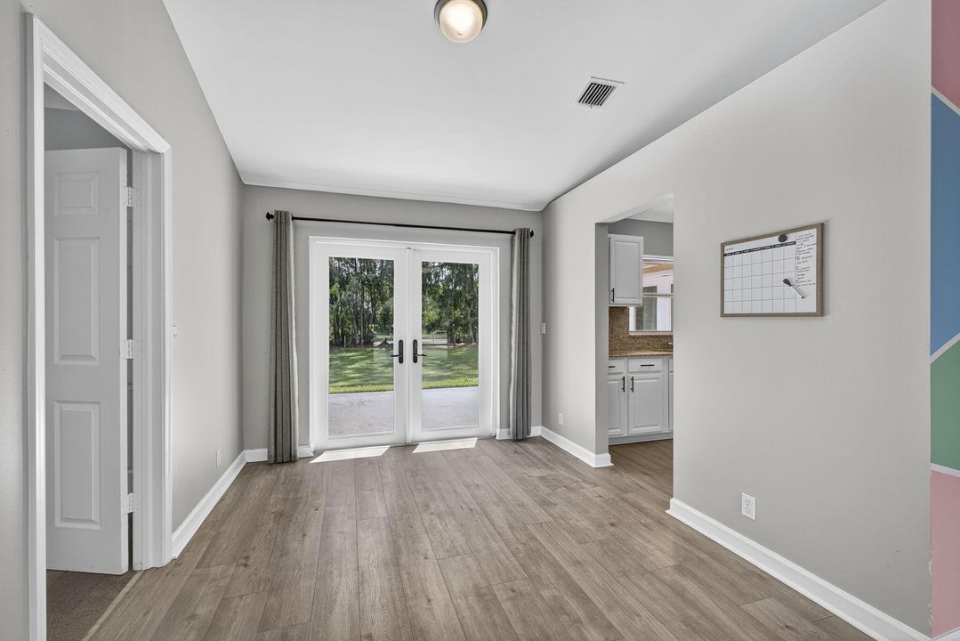 合同活跃: $600,000 (3 贝兹, 2 浴室, 1449 平方英尺)