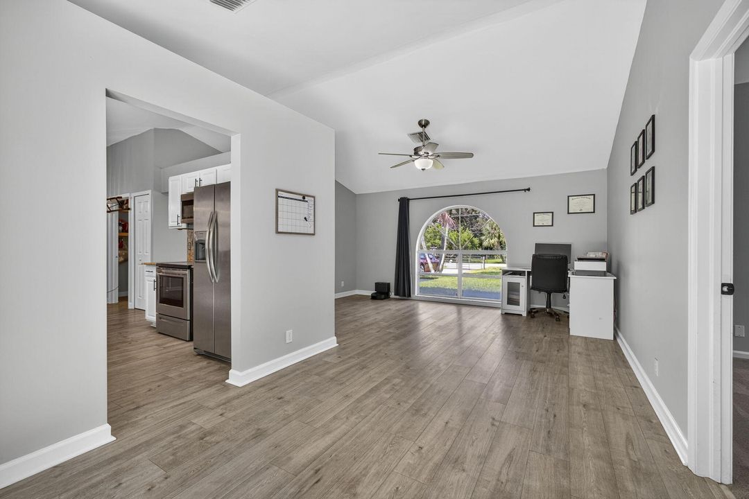 合同活跃: $600,000 (3 贝兹, 2 浴室, 1449 平方英尺)