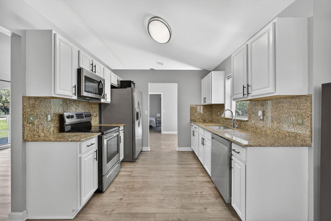 合同活跃: $600,000 (3 贝兹, 2 浴室, 1449 平方英尺)