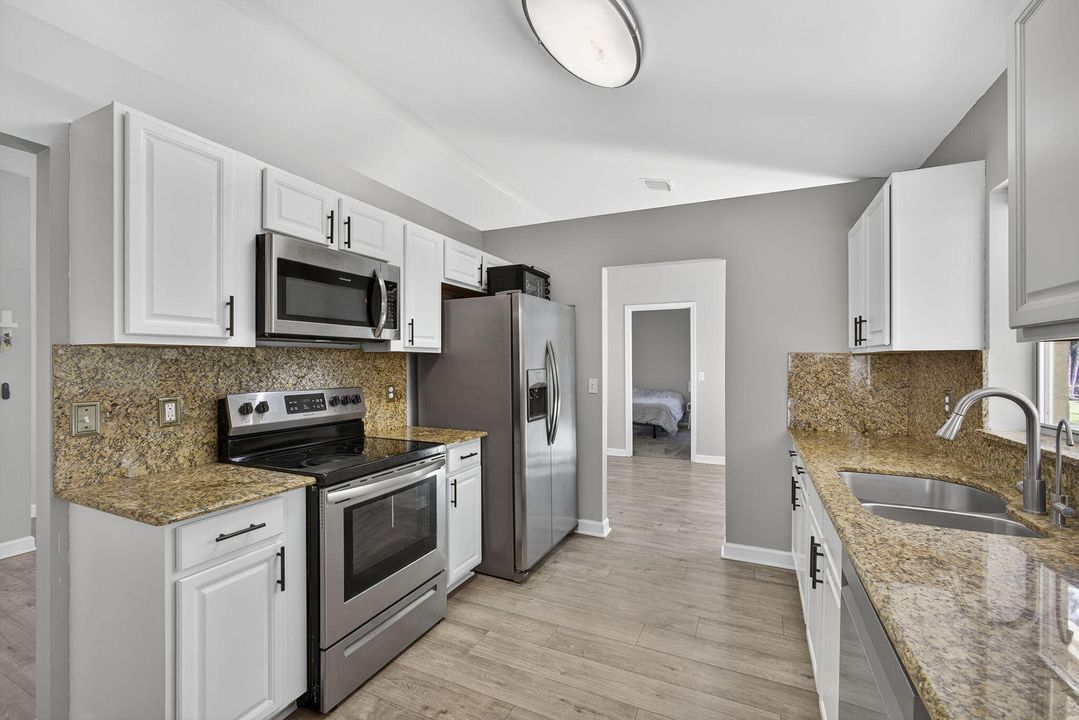 合同活跃: $600,000 (3 贝兹, 2 浴室, 1449 平方英尺)