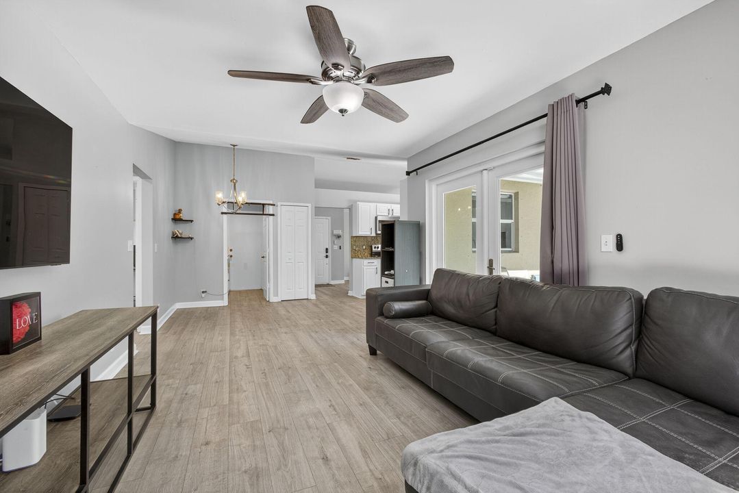 合同活跃: $600,000 (3 贝兹, 2 浴室, 1449 平方英尺)