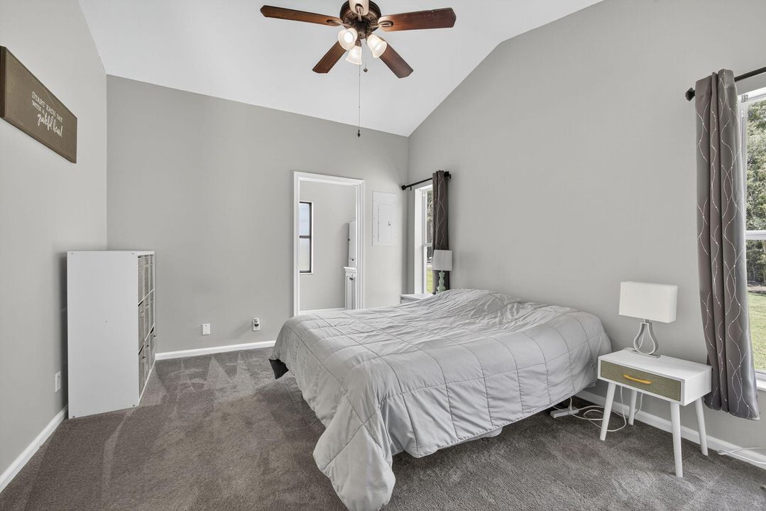 合同活跃: $600,000 (3 贝兹, 2 浴室, 1449 平方英尺)