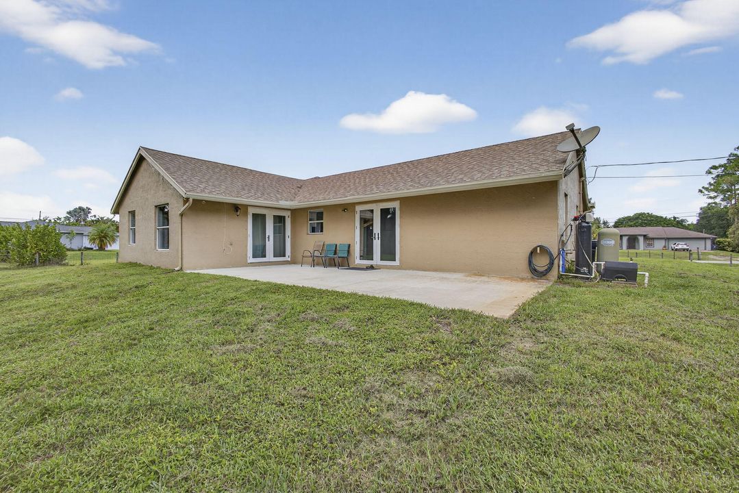 合同活跃: $600,000 (3 贝兹, 2 浴室, 1449 平方英尺)