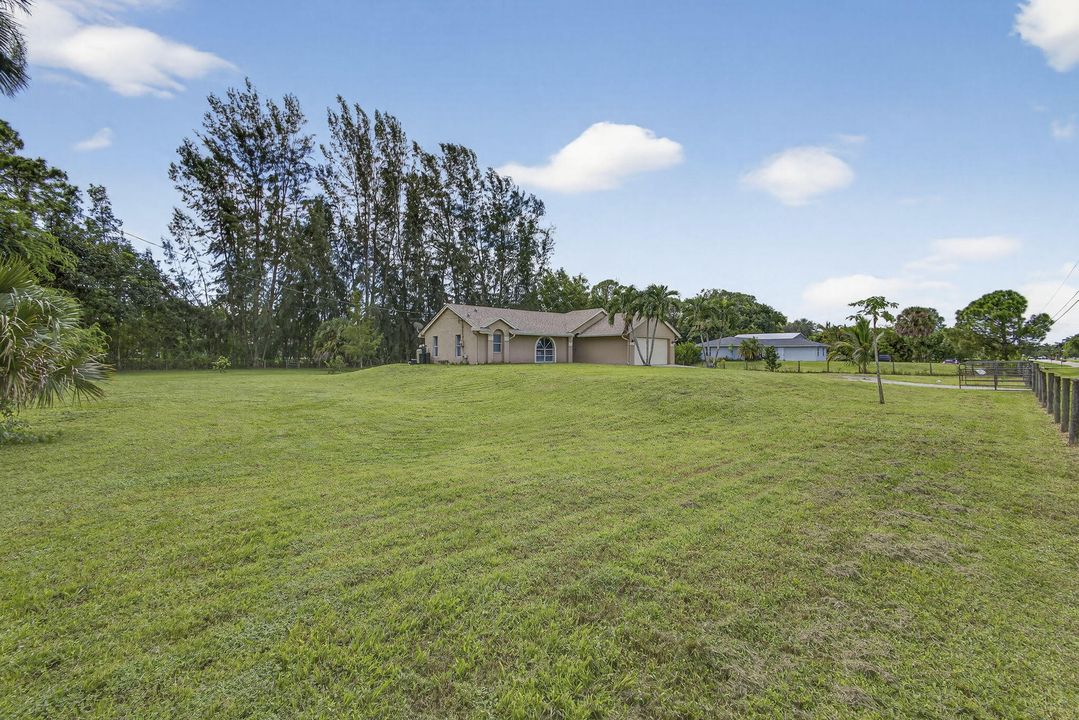 合同活跃: $600,000 (3 贝兹, 2 浴室, 1449 平方英尺)