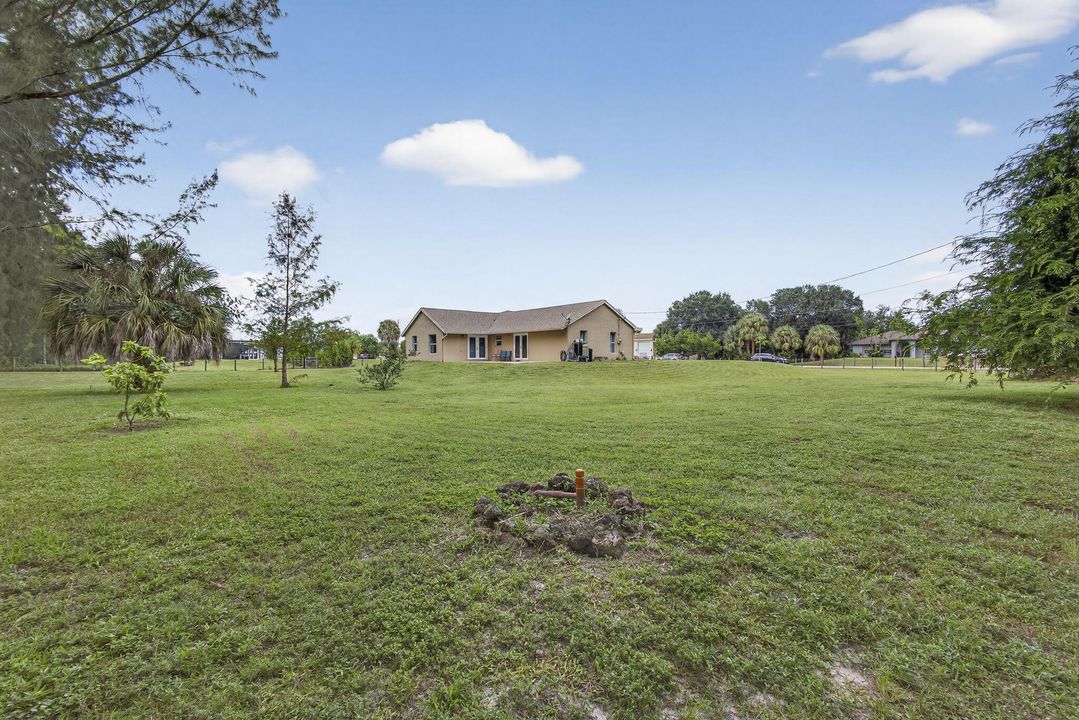 合同活跃: $600,000 (3 贝兹, 2 浴室, 1449 平方英尺)