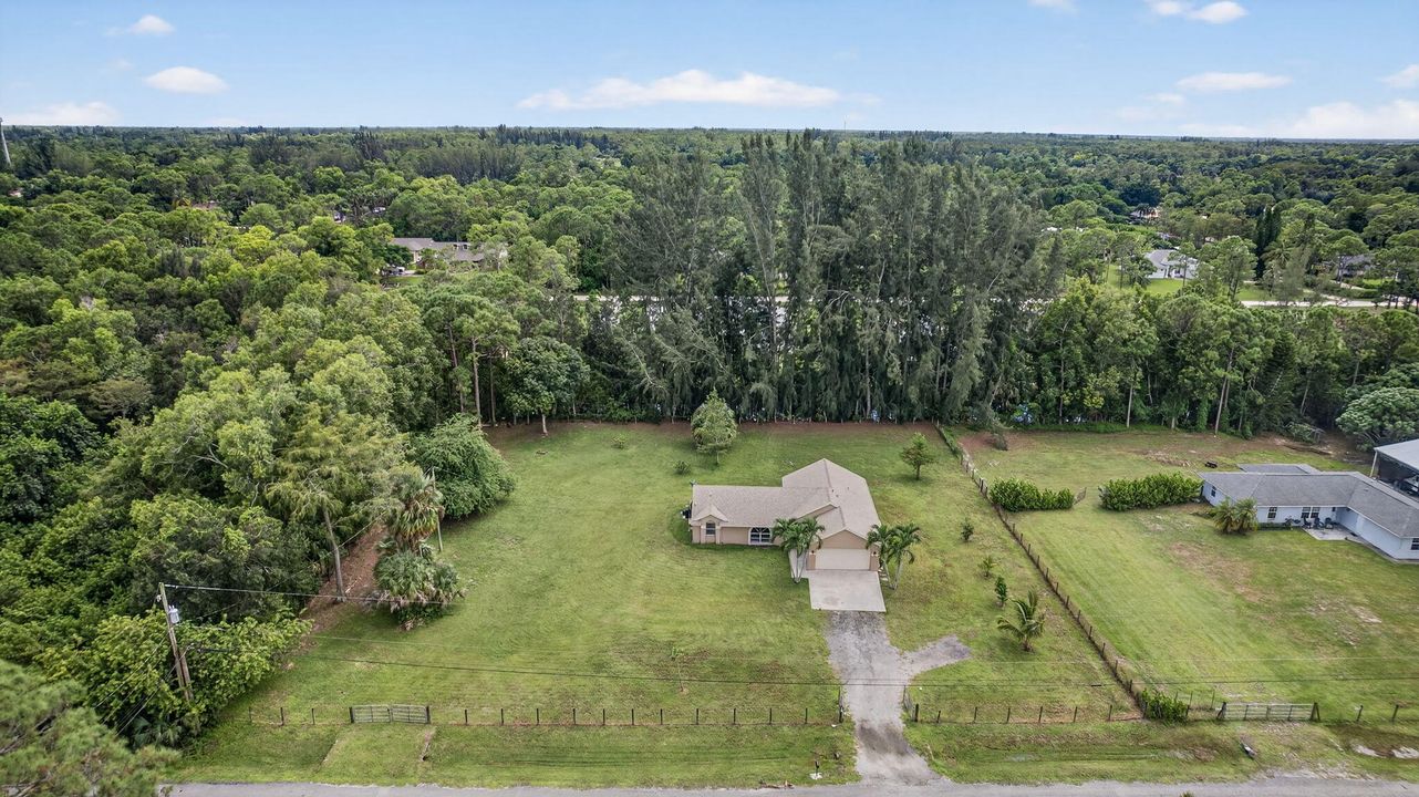 合同活跃: $600,000 (3 贝兹, 2 浴室, 1449 平方英尺)