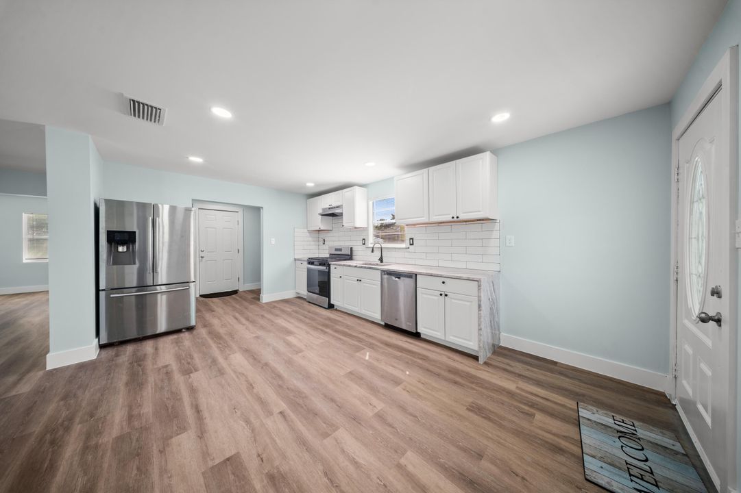 Activo con contrato: $295,000 (3 camas, 2 baños, 1296 Pies cuadrados)