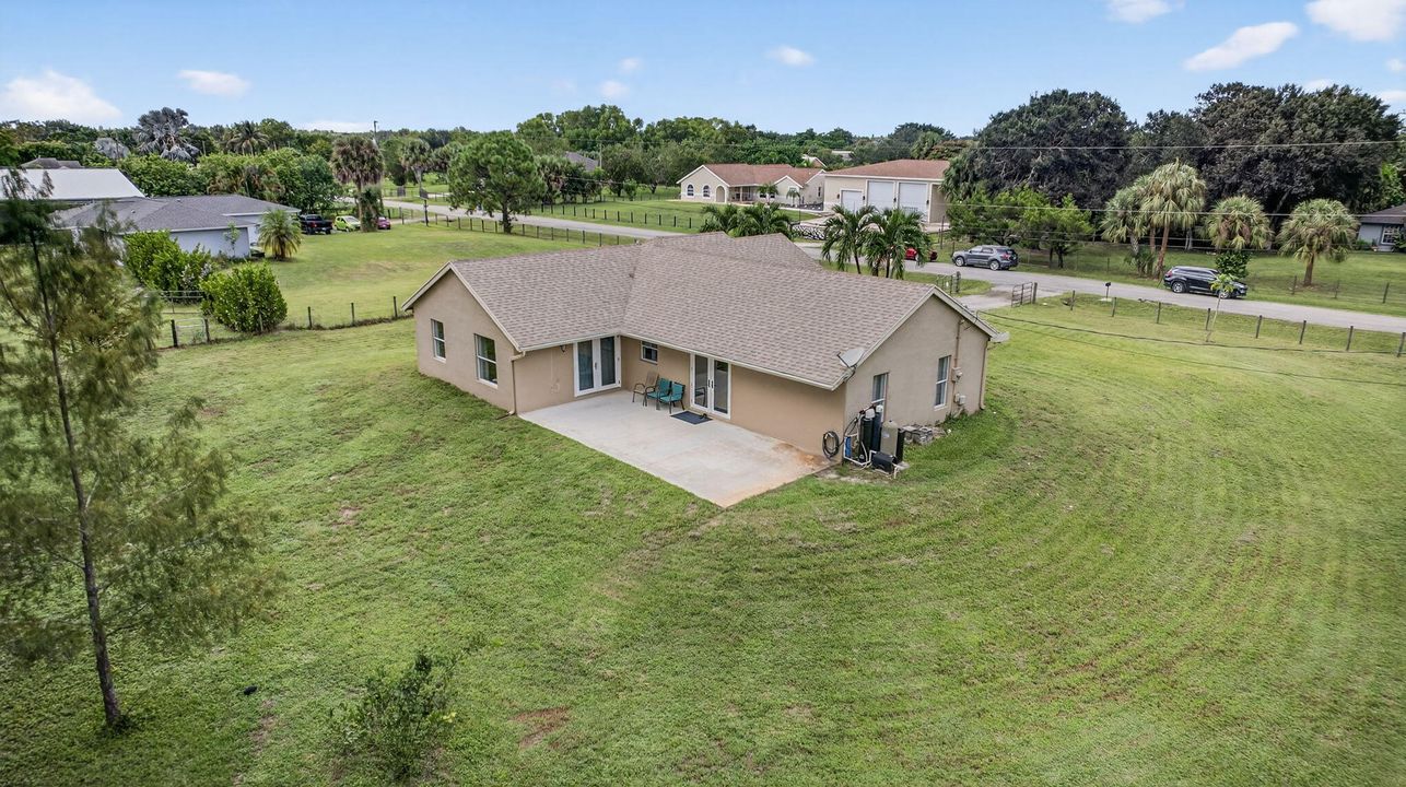 合同活跃: $600,000 (3 贝兹, 2 浴室, 1449 平方英尺)