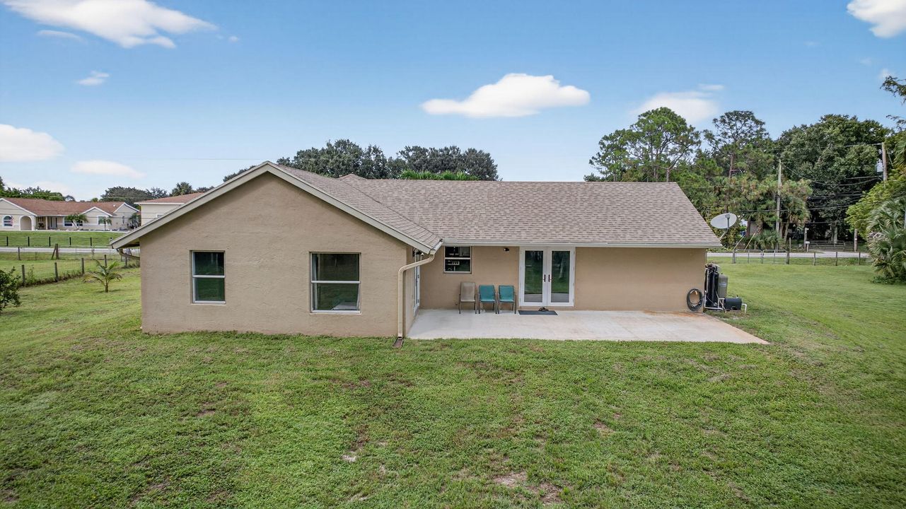 合同活跃: $600,000 (3 贝兹, 2 浴室, 1449 平方英尺)