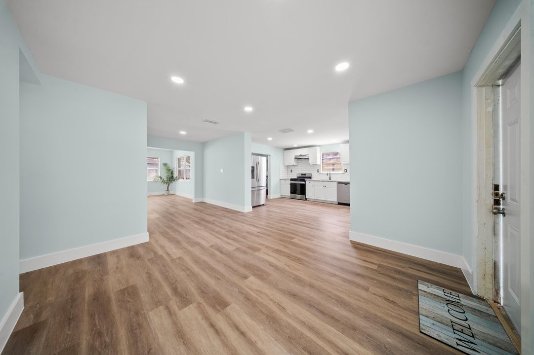 Activo con contrato: $295,000 (3 camas, 2 baños, 1296 Pies cuadrados)