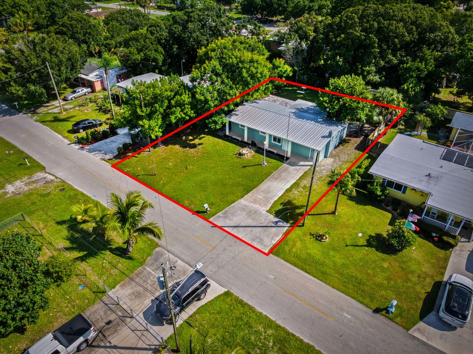 Activo con contrato: $295,000 (3 camas, 2 baños, 1296 Pies cuadrados)