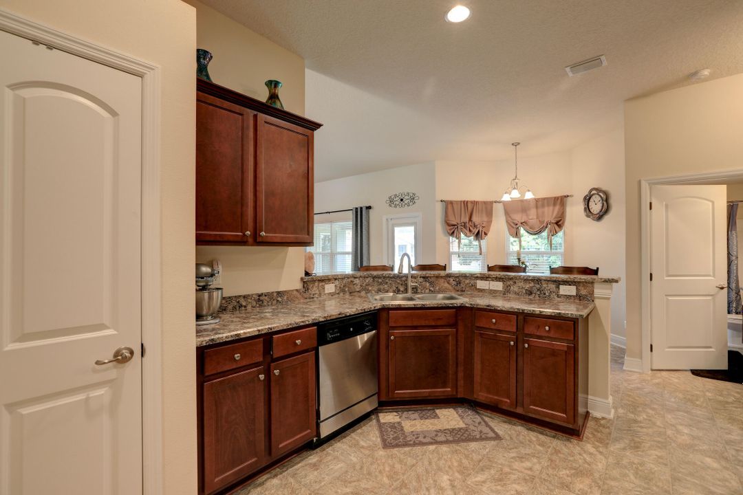 待售: $429,900 (4 贝兹, 3 浴室, 2265 平方英尺)