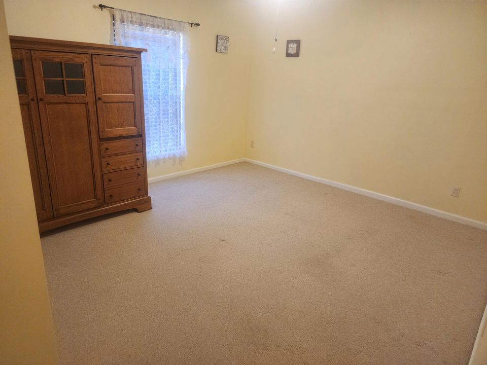 Под контрактом: $259,900 (3 спален, 2 ванн, 1813 Квадратных фут)