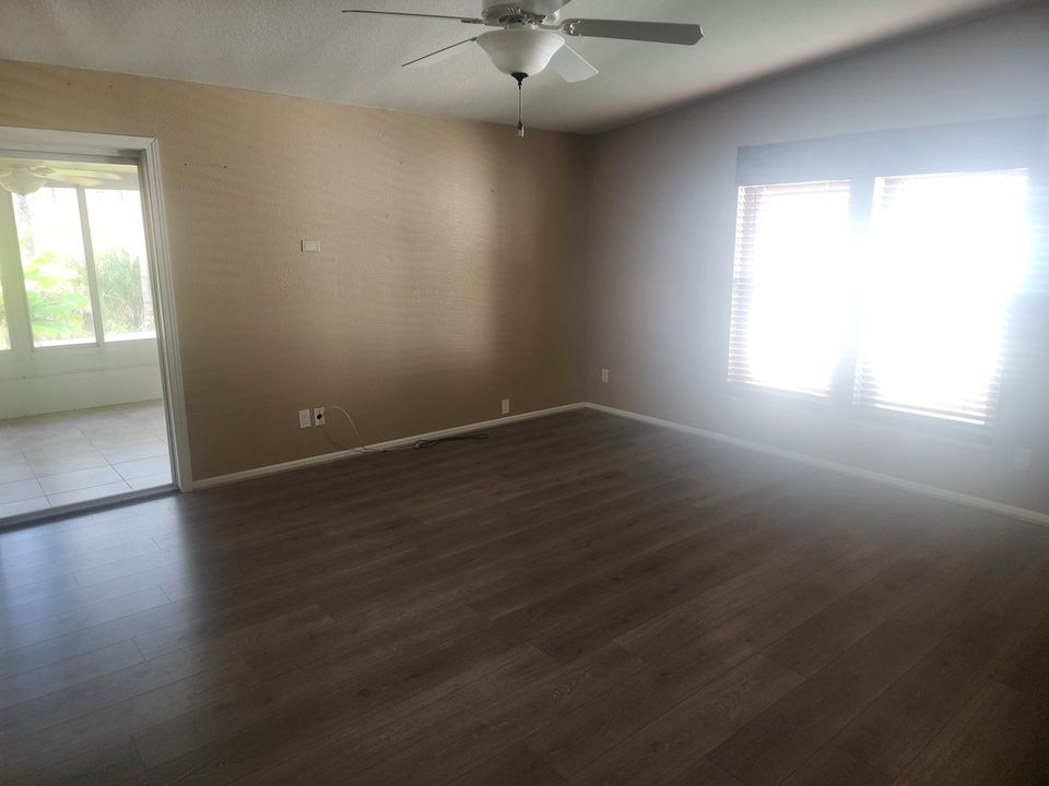 Под контрактом: $259,900 (3 спален, 2 ванн, 1813 Квадратных фут)