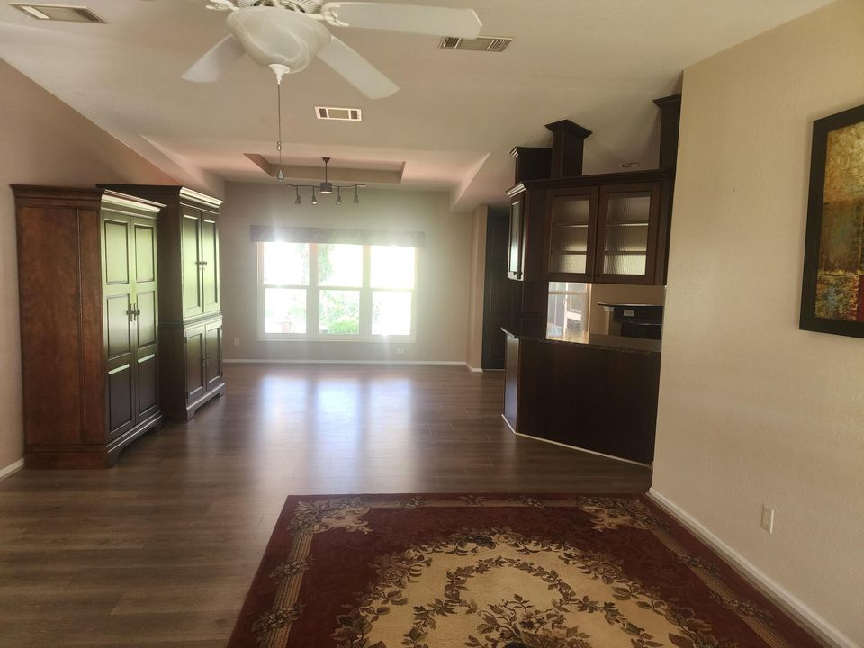 Под контрактом: $259,900 (3 спален, 2 ванн, 1813 Квадратных фут)