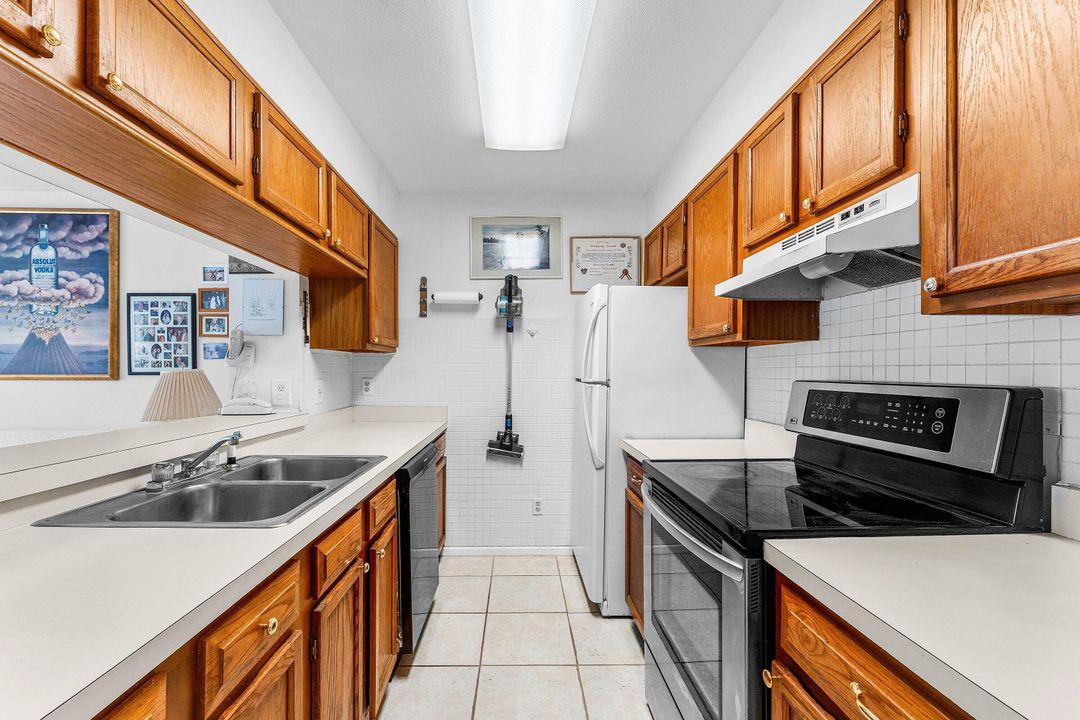 合同活跃: $159,888 (1 贝兹, 1 浴室, 502 平方英尺)