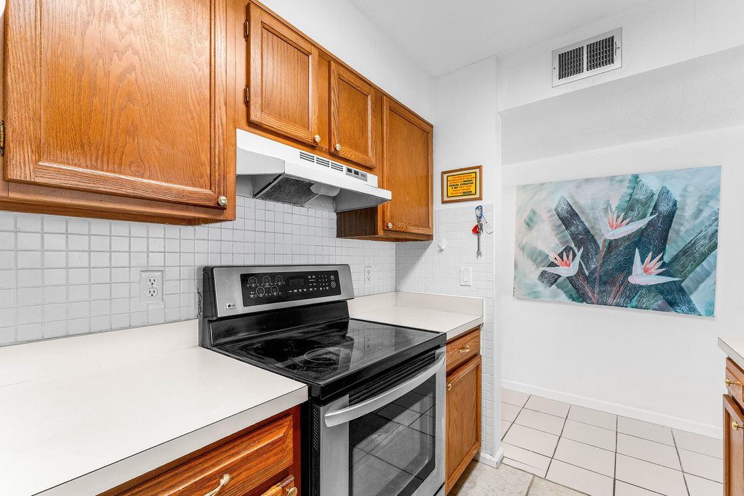 合同活跃: $159,888 (1 贝兹, 1 浴室, 502 平方英尺)