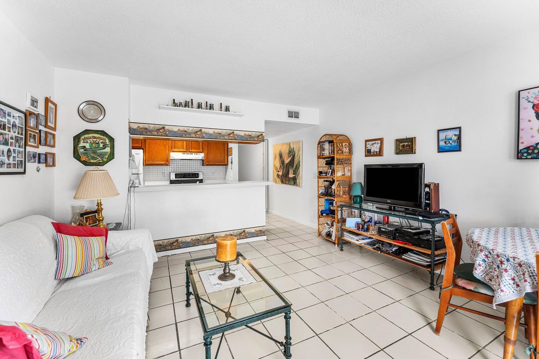 合同活跃: $159,888 (1 贝兹, 1 浴室, 502 平方英尺)