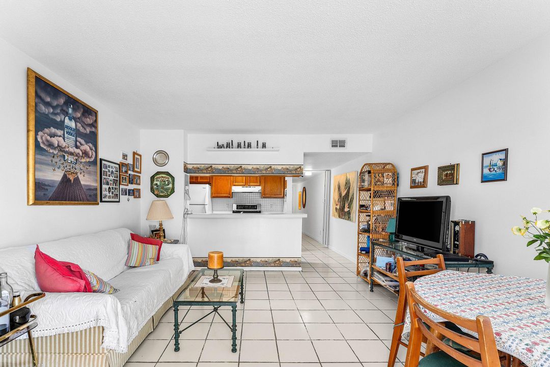 合同活跃: $159,888 (1 贝兹, 1 浴室, 502 平方英尺)