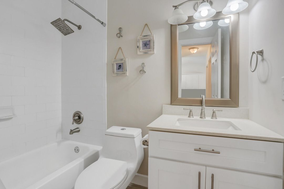 Под контрактом: $335,000 (2 спален, 2 ванн, 1102 Квадратных фут)