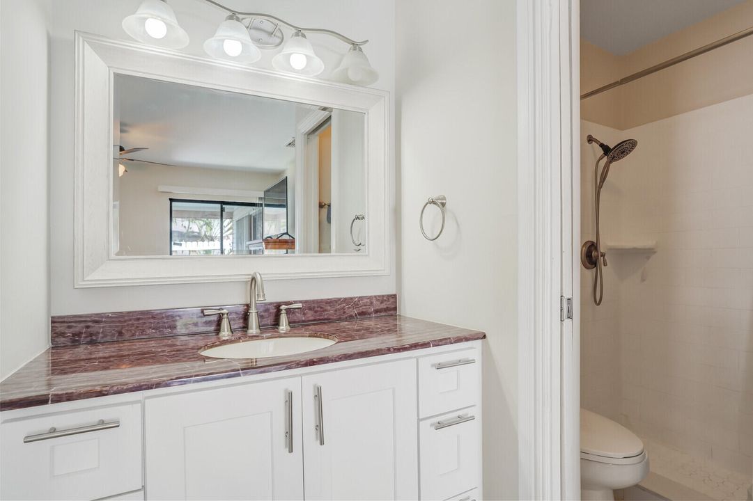 Под контрактом: $335,000 (2 спален, 2 ванн, 1102 Квадратных фут)