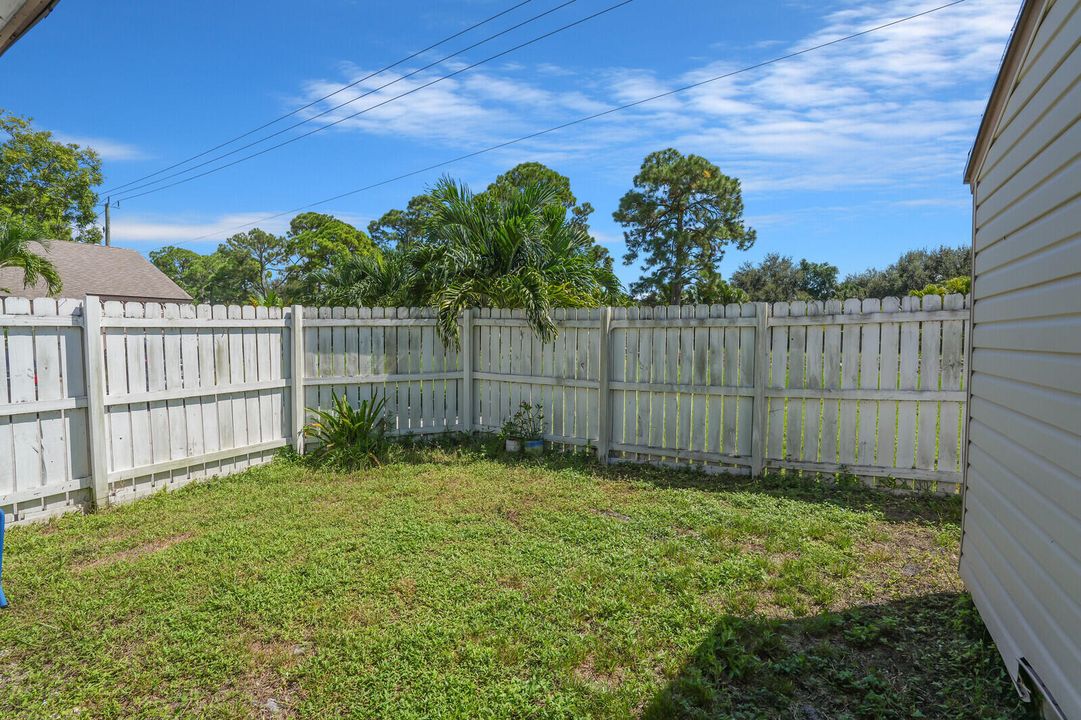 Под контрактом: $335,000 (2 спален, 2 ванн, 1102 Квадратных фут)