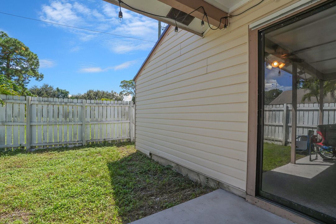 Под контрактом: $335,000 (2 спален, 2 ванн, 1102 Квадратных фут)