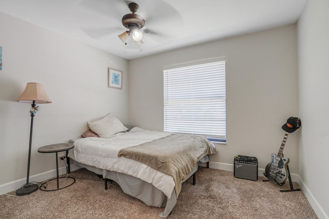 Под контрактом: $335,000 (2 спален, 2 ванн, 1102 Квадратных фут)